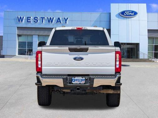 Oxford White 2023 Ford F-250 XLT