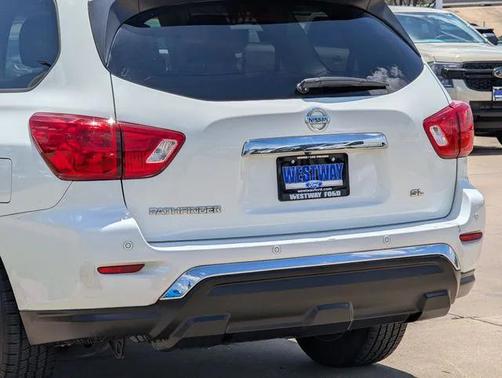 2018 Nissan Pathfinder SL