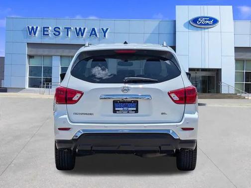 2018 Nissan Pathfinder SL