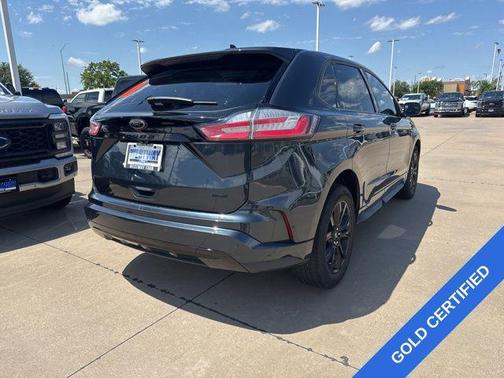 2022 Ford Edge SE