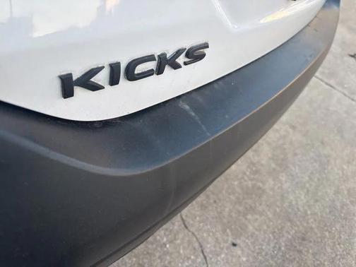 2019 Nissan Kicks S
