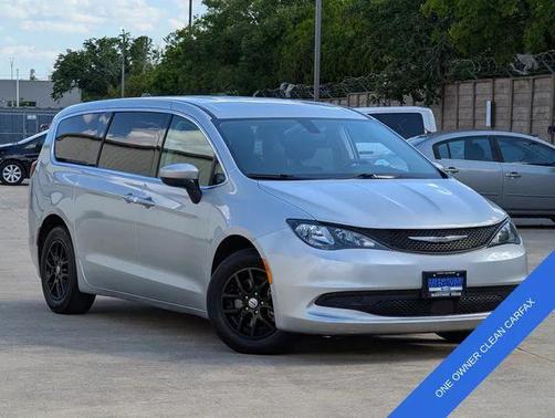 2022 Chrysler Voyager LX