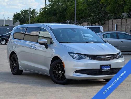 2022 Chrysler Voyager LX