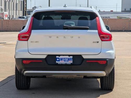 2023 Volvo XC40 B5 Core