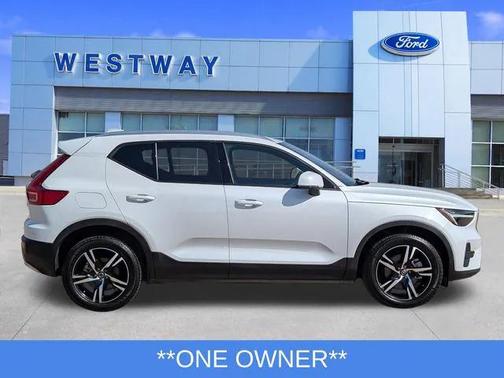 2023 Volvo XC40 B5 Core