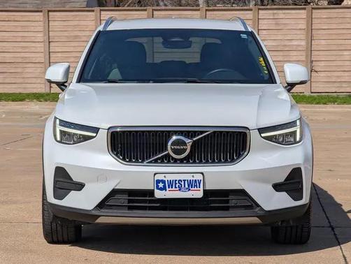 2023 Volvo XC40 B5 Core