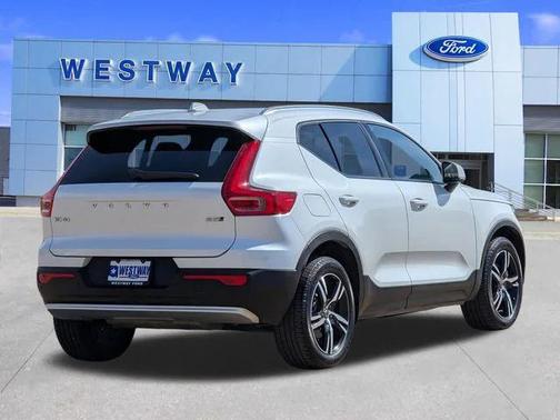2023 Volvo XC40 B5 Core