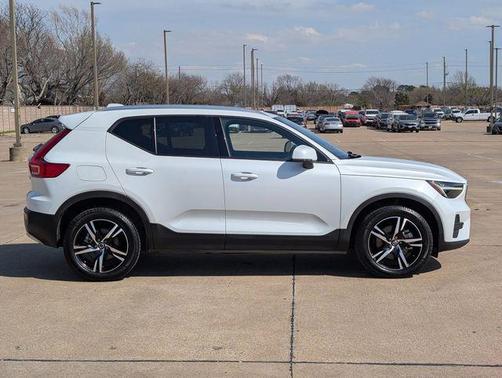 2023 Volvo XC40 B5 Core