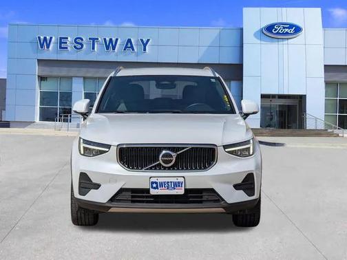 2023 Volvo XC40 B5 Core