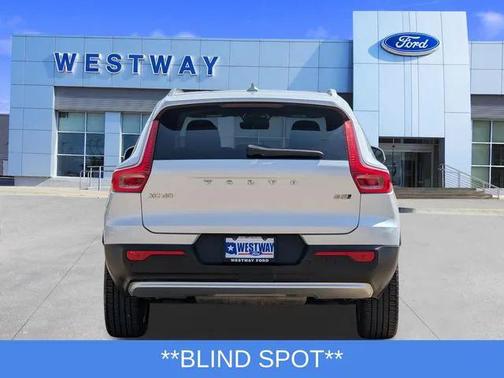 2023 Volvo XC40 B5 Core