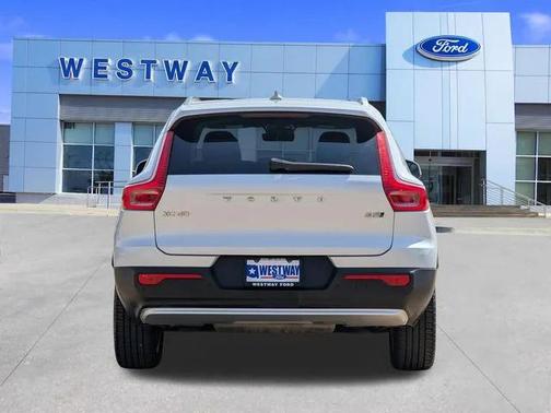 2023 Volvo XC40 B5 Core