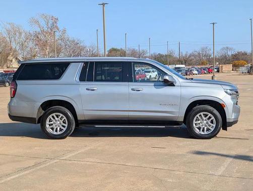 2024 Chevrolet Suburban LT