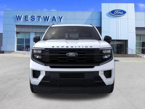 Star White Metallic Tri-Coat 2026 Ford Expedition Max Platinum