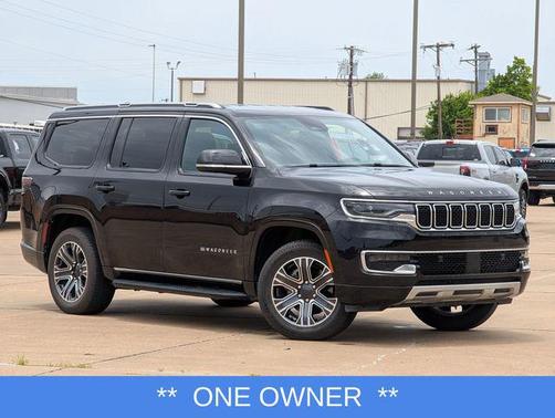 Diamond Black Crystal Pearlcoat 2024 Jeep Wagoneer Series II 4x2