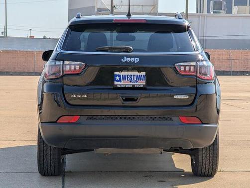 Diamond Black Crystal Pearlcoat 2022 Jeep Compass Latitude