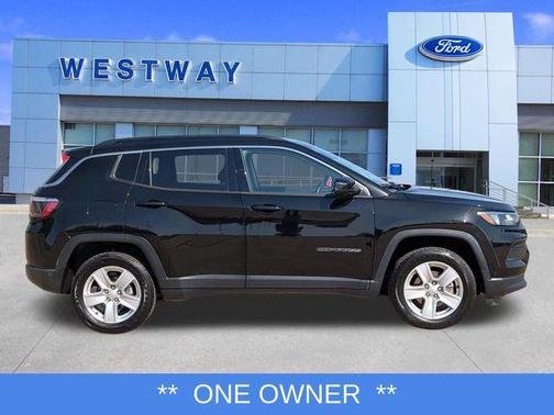 Diamond Black Crystal Pearlcoat 2022 Jeep Compass Latitude