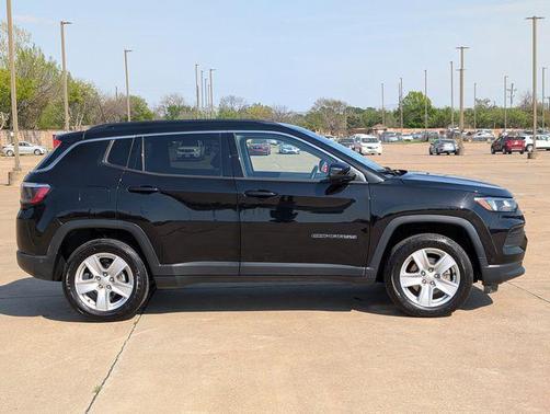 Diamond Black Crystal Pearlcoat 2022 Jeep Compass Latitude