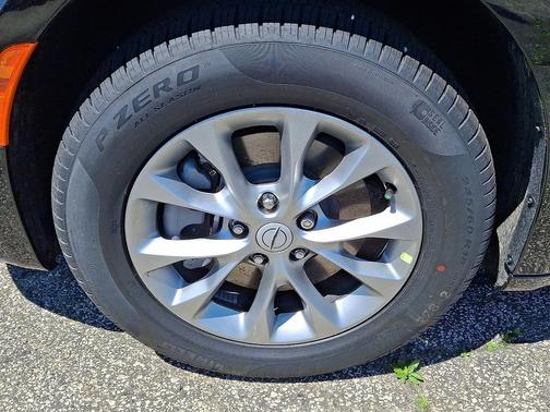Diamond Black Crystal Pearlcoat 2026 Chrysler Pacifica Limited