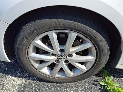 Candy White - B4B4 2012 Volkswagen Jetta SE