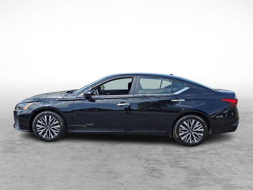 Super Black 2024 Nissan Altima 2.5 SV