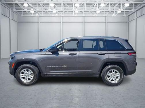 2023 Jeep Grand Cherokee Laredo 4x4