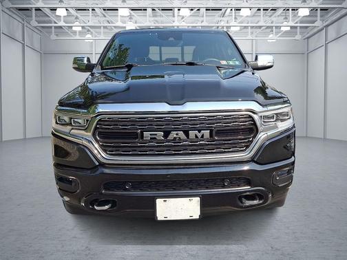 Diamond Black Crystal Pearlcoat 2019 RAM 1500 Limited