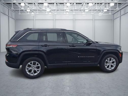Diamond Black Crystal Pearlcoat 2023 Jeep Grand Cherokee Limited