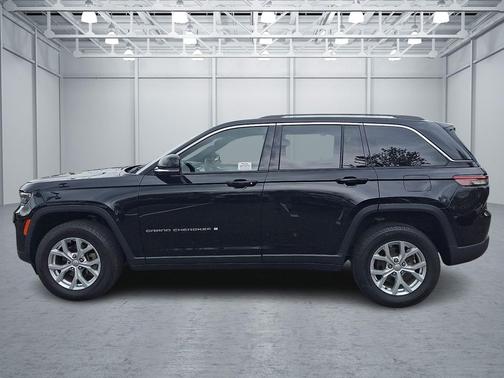 Diamond Black Crystal Pearlcoat 2023 Jeep Grand Cherokee Limited