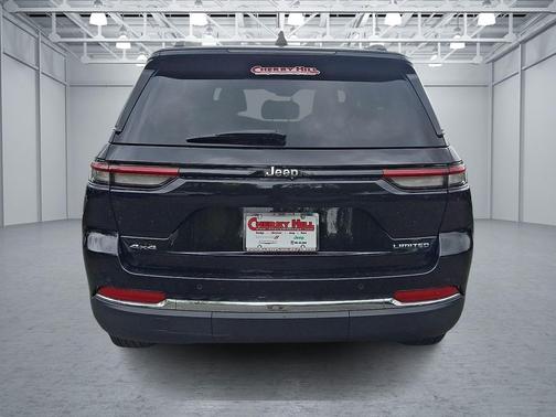 Diamond Black Crystal Pearlcoat 2023 Jeep Grand Cherokee Limited