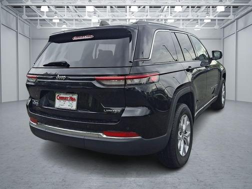 Diamond Black Crystal Pearlcoat 2023 Jeep Grand Cherokee Limited