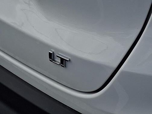 Summit White 2025 Chevrolet Trax LT
