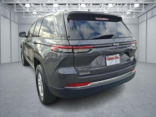 2023 Jeep Grand Cherokee Laredo 4x4