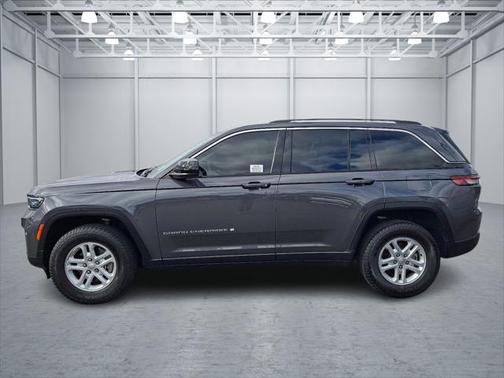 2023 Jeep Grand Cherokee Laredo 4x4