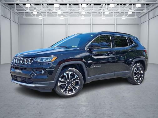 Diamond Black Crystal Pearlcoat 2023 Jeep Compass Limited
