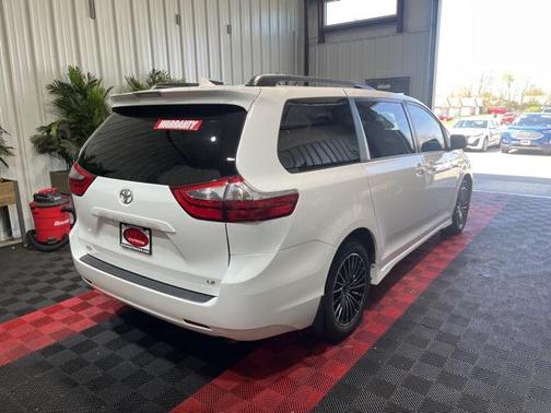 2020 Toyota Sienna LE