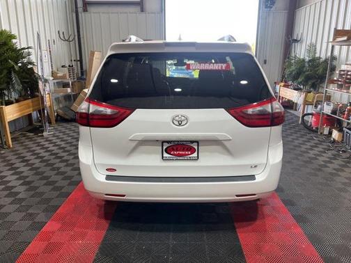 2020 Toyota Sienna LE