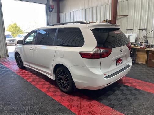 2020 Toyota Sienna LE