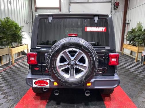 Photo 5 of 32 of 2020 Jeep Wrangler Unlimited Sahara
