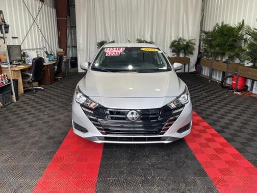 2023 Nissan Versa 1.6 SV