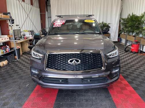 2022 INFINITI QX80 Luxe