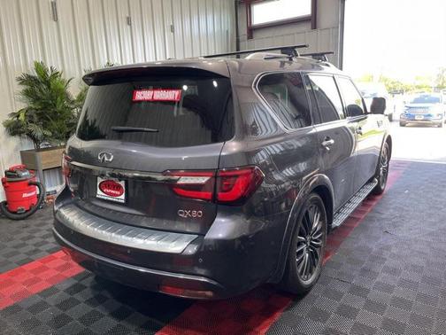 2022 INFINITI QX80 Luxe