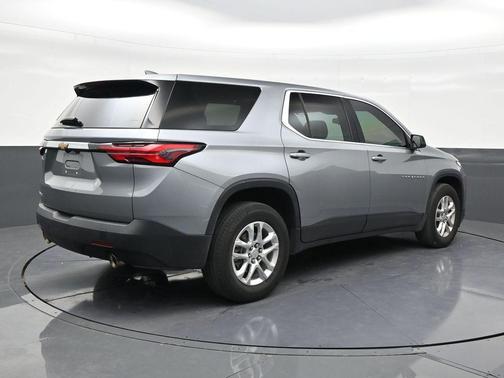 Sterling Gray Metallic 2023 Chevrolet Traverse LS
