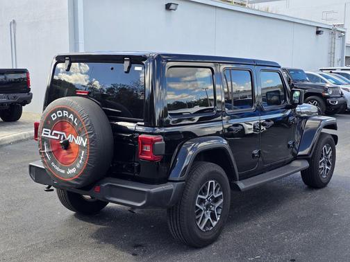 Black Clearcoat 2025 Jeep Wrangler 4-Door Sahara 4x4