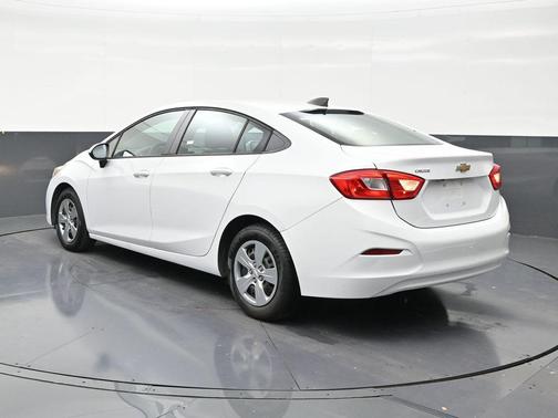 Summit White 2017 Chevrolet Cruze LS