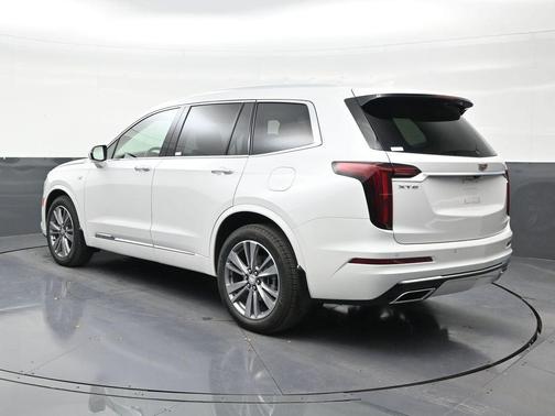 Crystal White Tricoat 2025 Cadillac XT6 Premium Luxury FWD