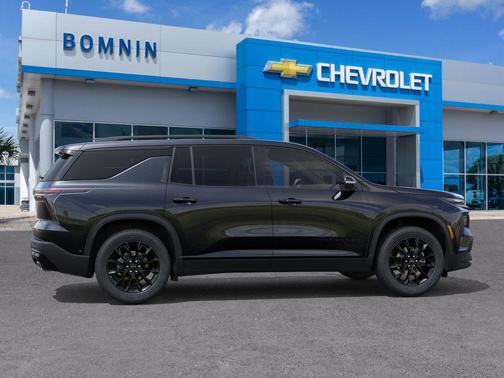 Mosaic Black Metallic 2026 Chevrolet Traverse LT