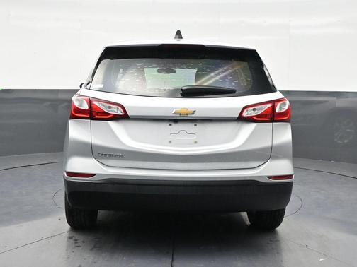 Silver Ice Metallic 2021 Chevrolet Equinox LS
