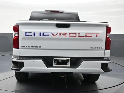 Summit White 2024 Chevrolet Silverado 1500 Custom