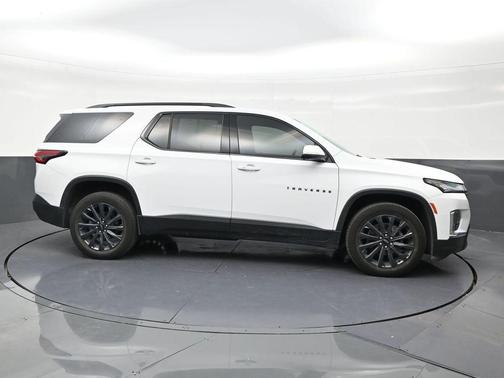 Summit White 2024 Chevrolet Traverse RS