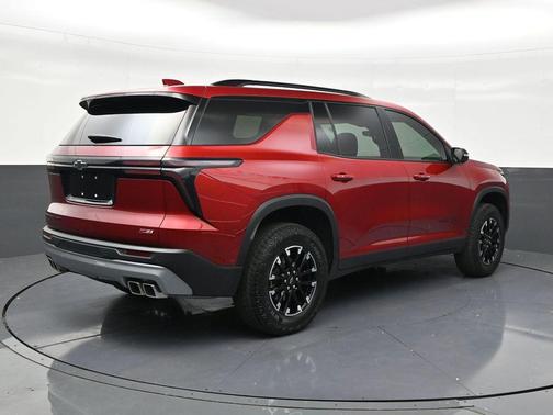 Radiant Red Tintcoat 2025 Chevrolet Traverse AWD Z71